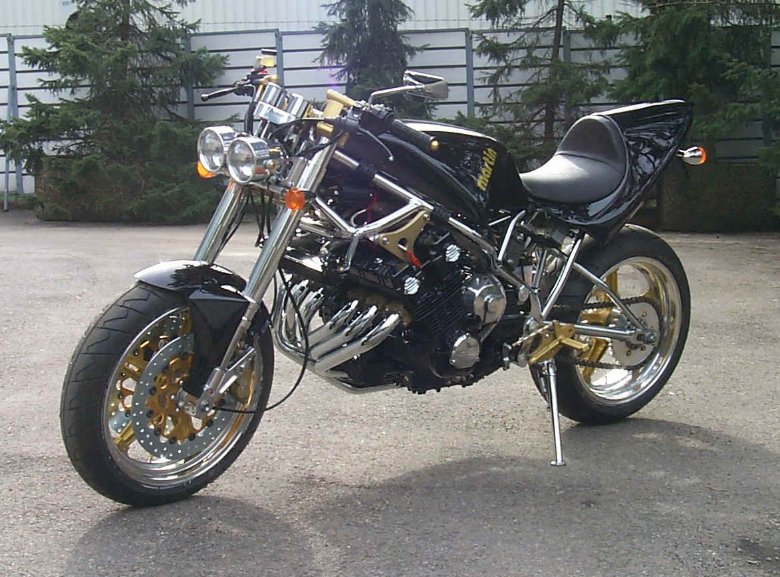 [Image: Honda_CBX_hoppe01.jpg]